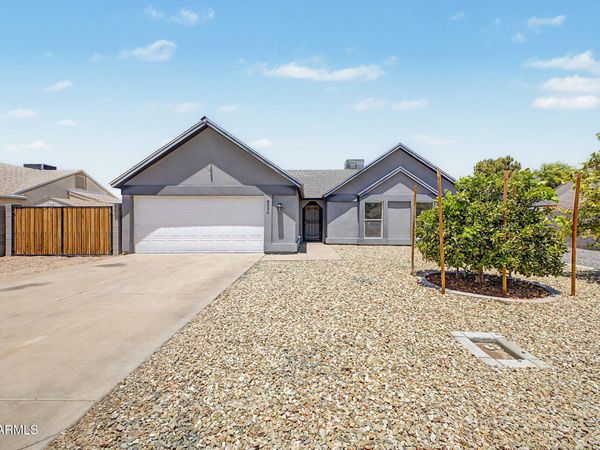 8556 W CHARTER OAK Road, Peoria, AZ 85381