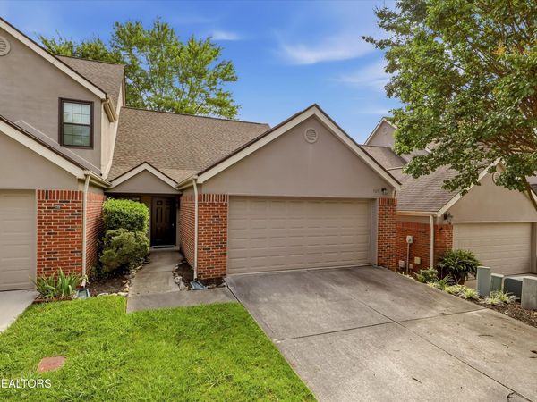 707 Farragut Commons Drive, Knoxville, TN 37934
