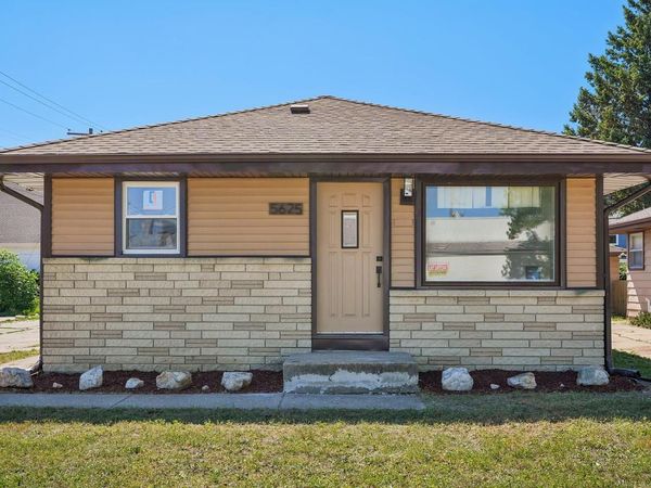 5625 N 92nd STREET, Milwaukee, WI 53225