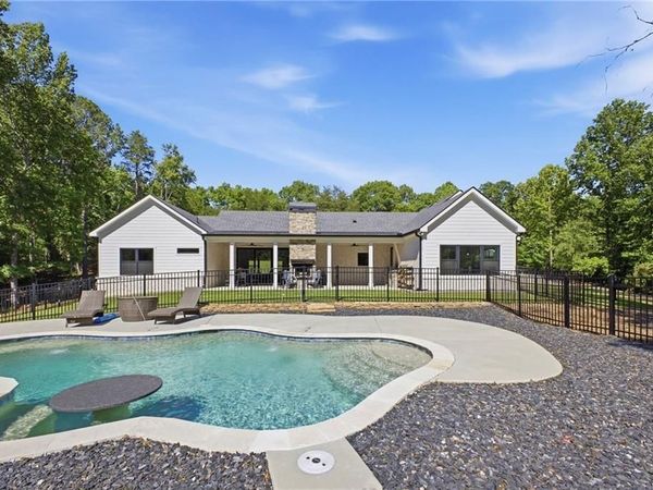 16 Mountain Creek Trail NE, Fairmount, GA 30139