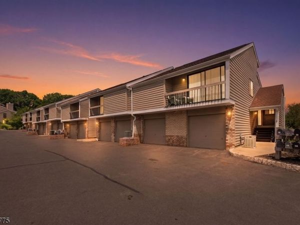 77 Overlook Dr, Union, NJ 08809