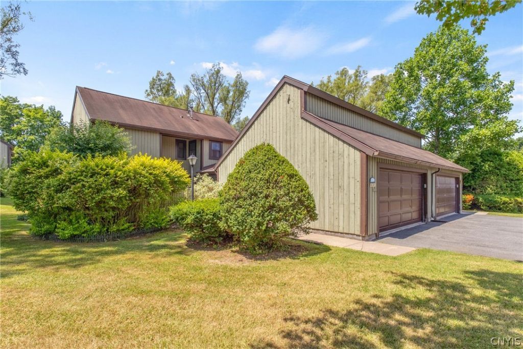 598 Village Boulevard N, Baldwinsville, NY 13027 Main Photo
