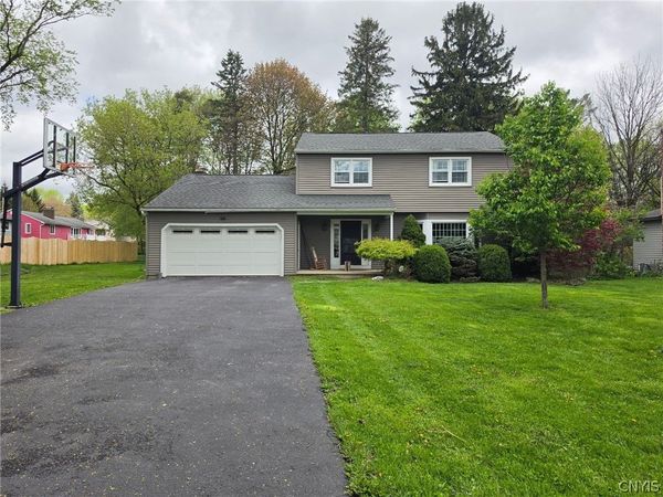 96 Charing Road , Syracuse, NY 13214