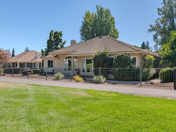 401 Golf View Drive, Medford, OR 97504