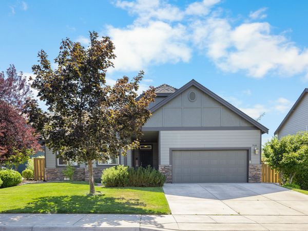 2644 SW 50th Street, Redmond, OR 97756