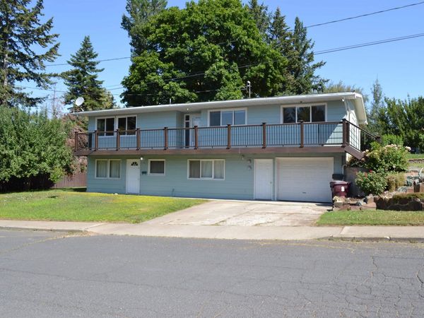 1205 NW Clifford St., Pullman, WA 99163