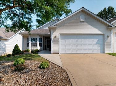 285 Village Drive, Unit 23, Seven Hills, OH 44131