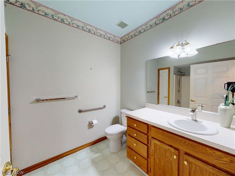285 Village Drive, Unit 23, Seven Hills, OH 44131 Photo 13