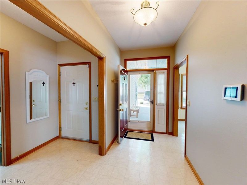 285 Village Drive, Unit 23, Seven Hills, OH 44131 Photo 2