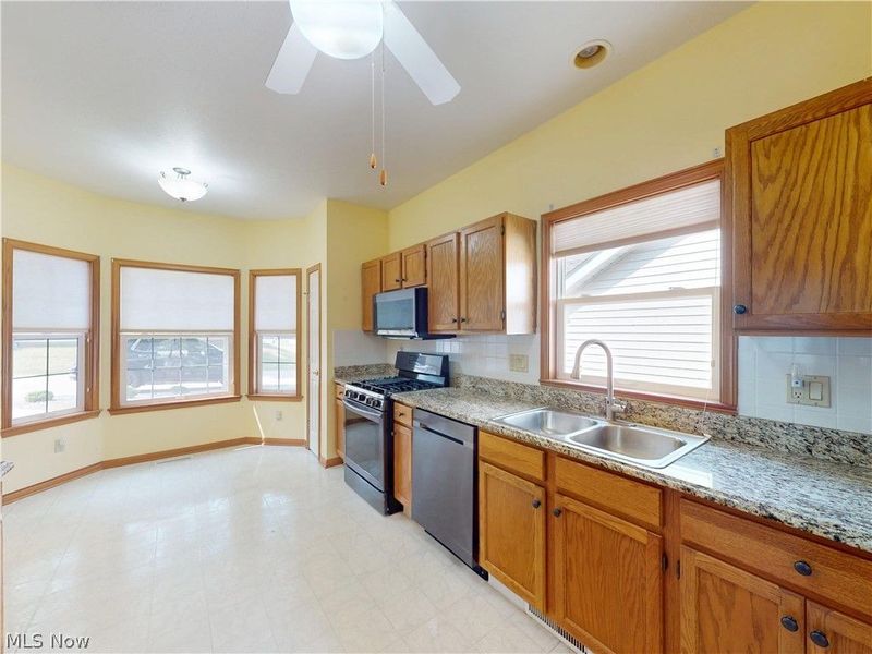 285 Village Drive, Unit 23, Seven Hills, OH 44131 Photo 3