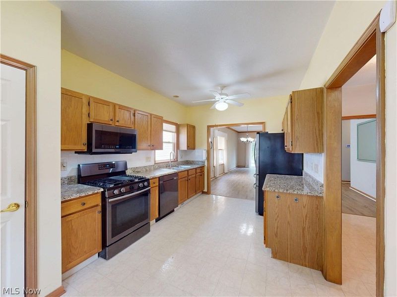 285 Village Drive, Unit 23, Seven Hills, OH 44131 Photo 4