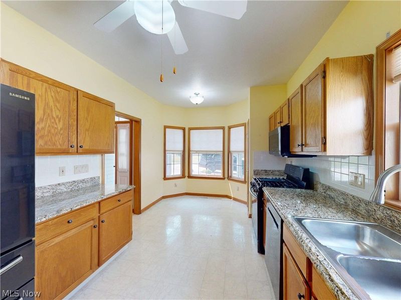 285 Village Drive, Unit 23, Seven Hills, OH 44131 Photo 5