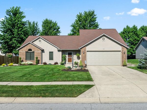 808 Yellow Lake Drive, Fort Wayne, IN 46804