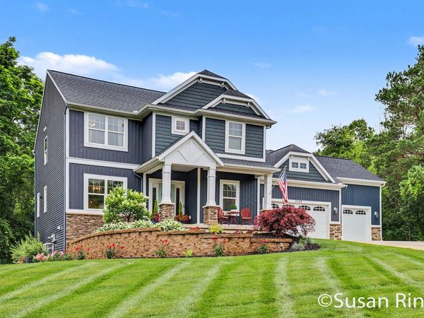 3769 Walnut Springs Drive NE, Grand Rapids, MI 49525