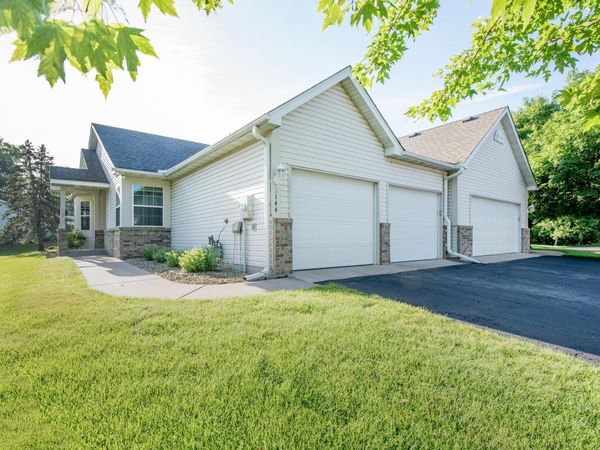 2144 Albemarle Court N, Roseville, MN 55113