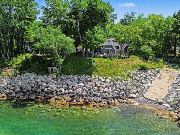 5924 Dunham Lane, Stevensville, MI 49127