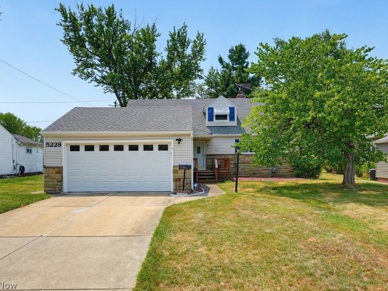 5228 Thornbury Road, Lyndhurst, OH 44124 Photo 1