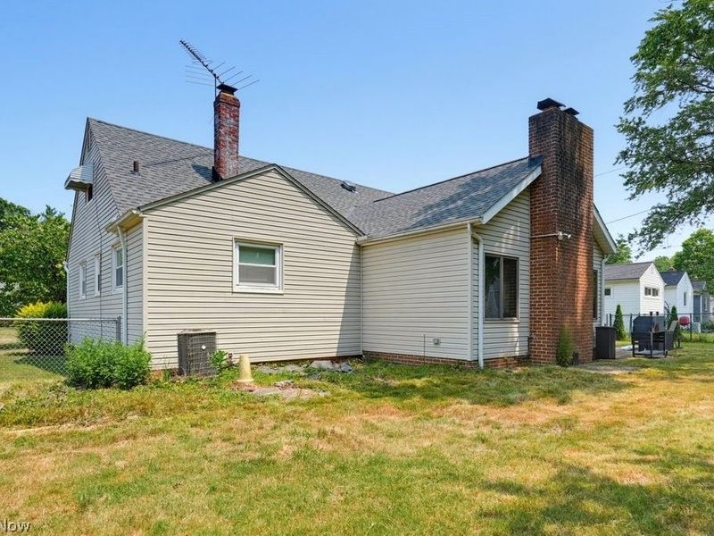 5228 Thornbury Road, Lyndhurst, OH 44124 Photo 24