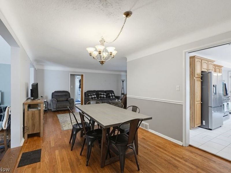 5228 Thornbury Road, Lyndhurst, OH 44124 Photo 6