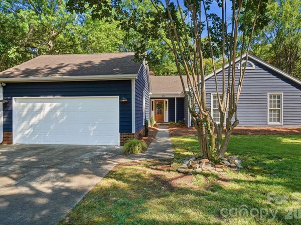 313 Longbridge Drive, Matthews, NC 28105