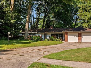 23251 Cass Avenue, Farmington, MI 48335