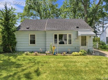 10401 Albany Street, Oak Park, MI 48237