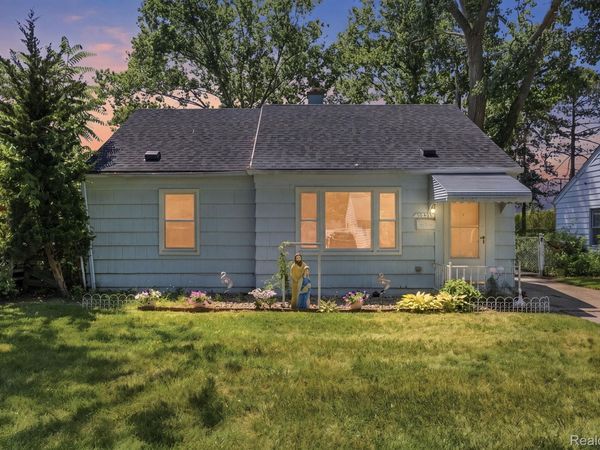 10401 Albany Street, Oak Park, Mi 48237