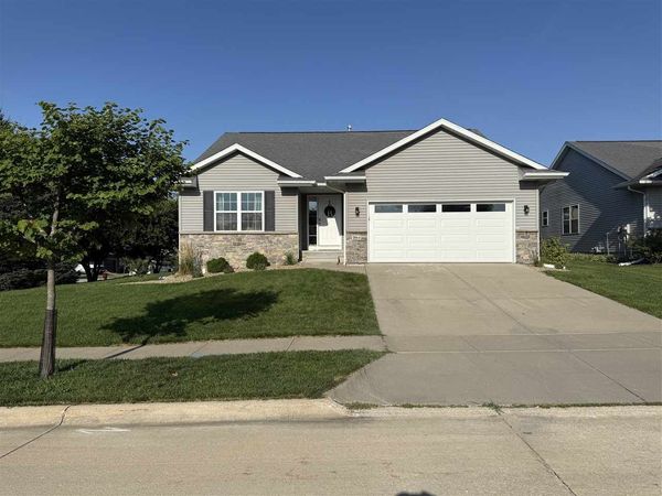 1864 Mackinaw Dr, Iowa City, IA 52245