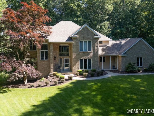 2111 Woodley Creek Court NW, Comstock Park, MI 49321