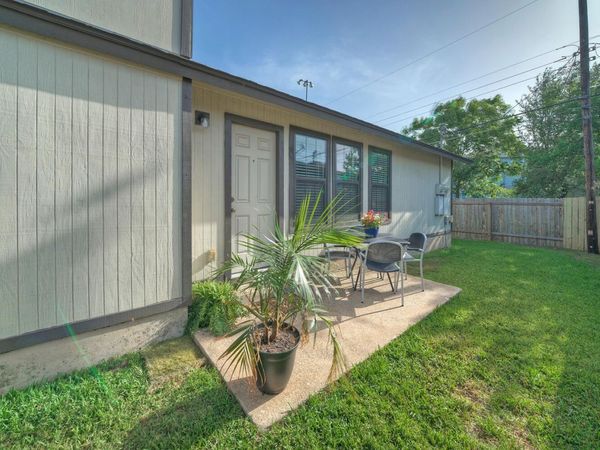 1004/1006 Hyridge ST, Round Rock, TX 78664