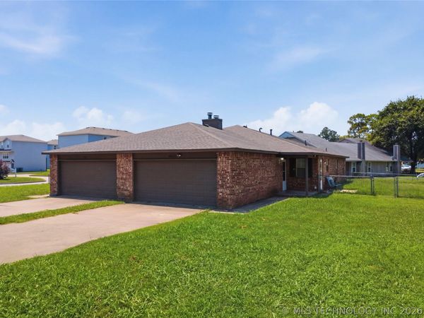 6658 S Utica Place, Tulsa, OK 74136