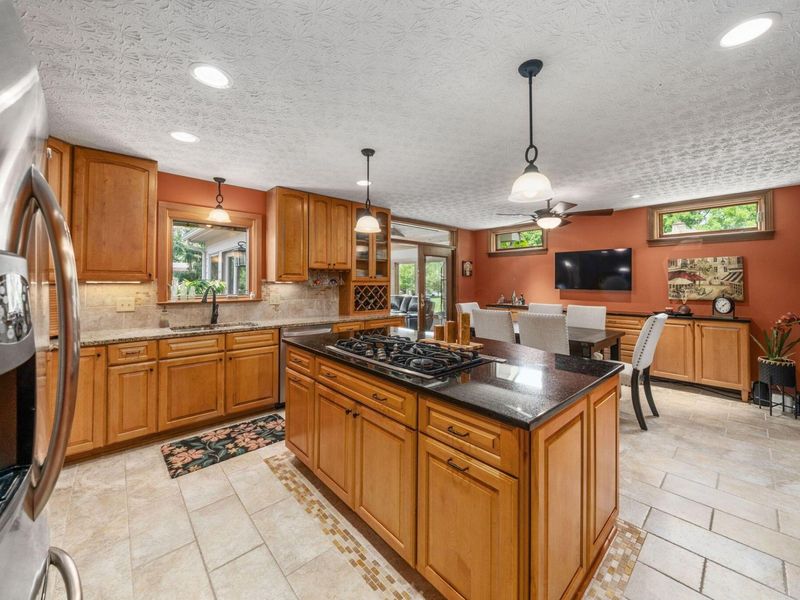 6990 Sunbury Road , Westerville, OH 43082 Photo 8