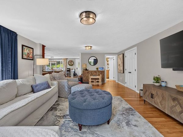 106 Winn St, Burlington, MA 01803