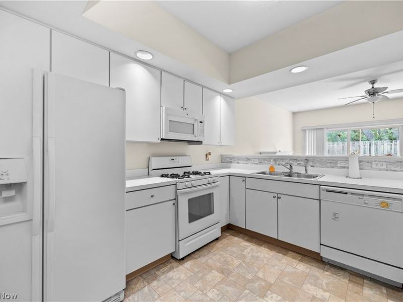 6956 Cottage Circle , North Ridgeville, OH 44039 Photo 12