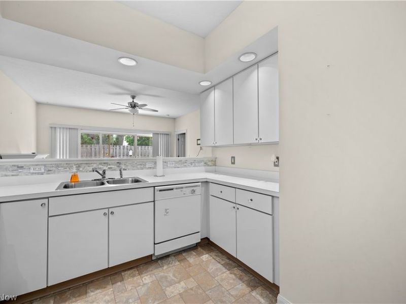 6956 Cottage Circle , North Ridgeville, OH 44039 Photo 13