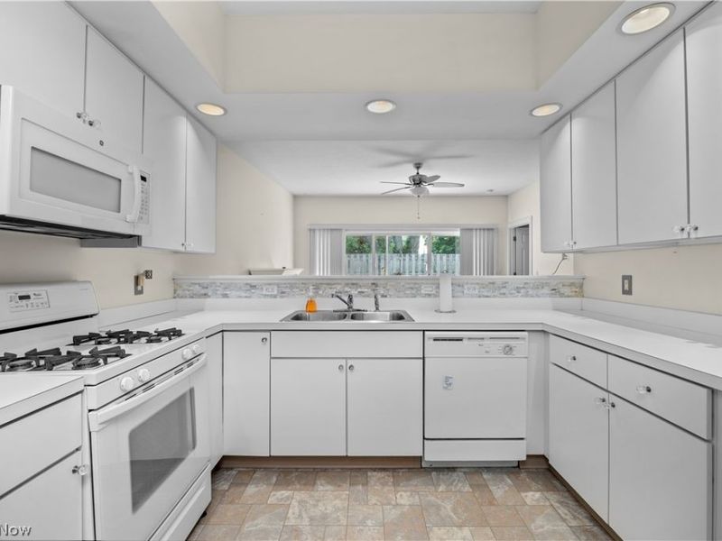 6956 Cottage Circle , North Ridgeville, OH 44039 Photo 16