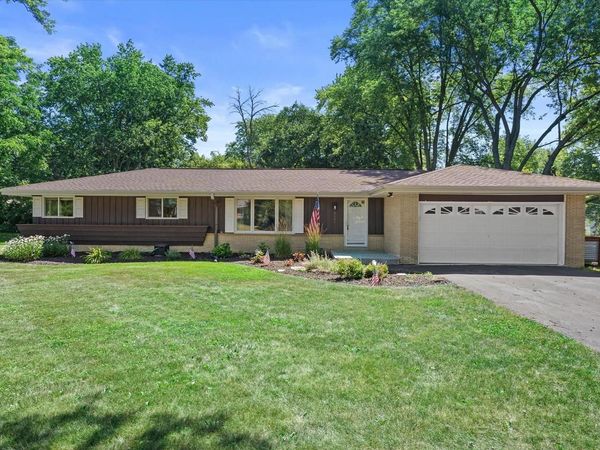 3580 Hollywood LANE, Brookfield, WI 53045