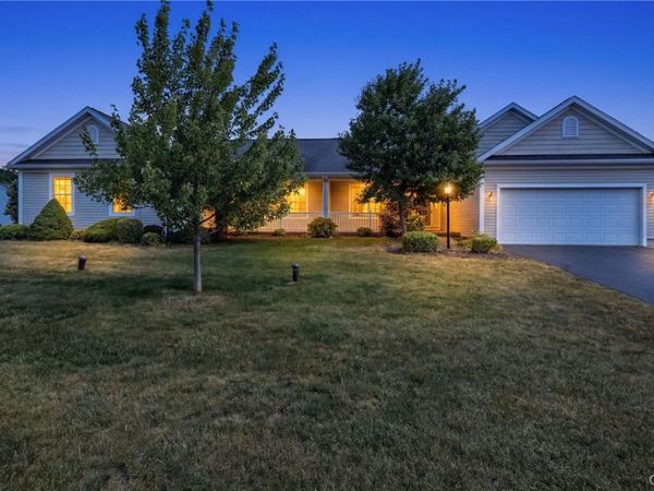3778 Pegasus Circle , Syracuse, NY 13209