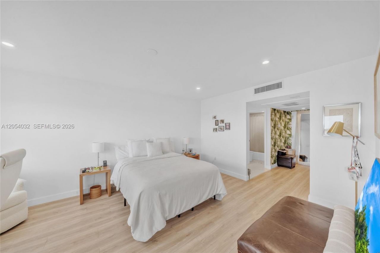 11111 Biscayne Blvd, Unit 5A, Miami, FL 33181 Photo