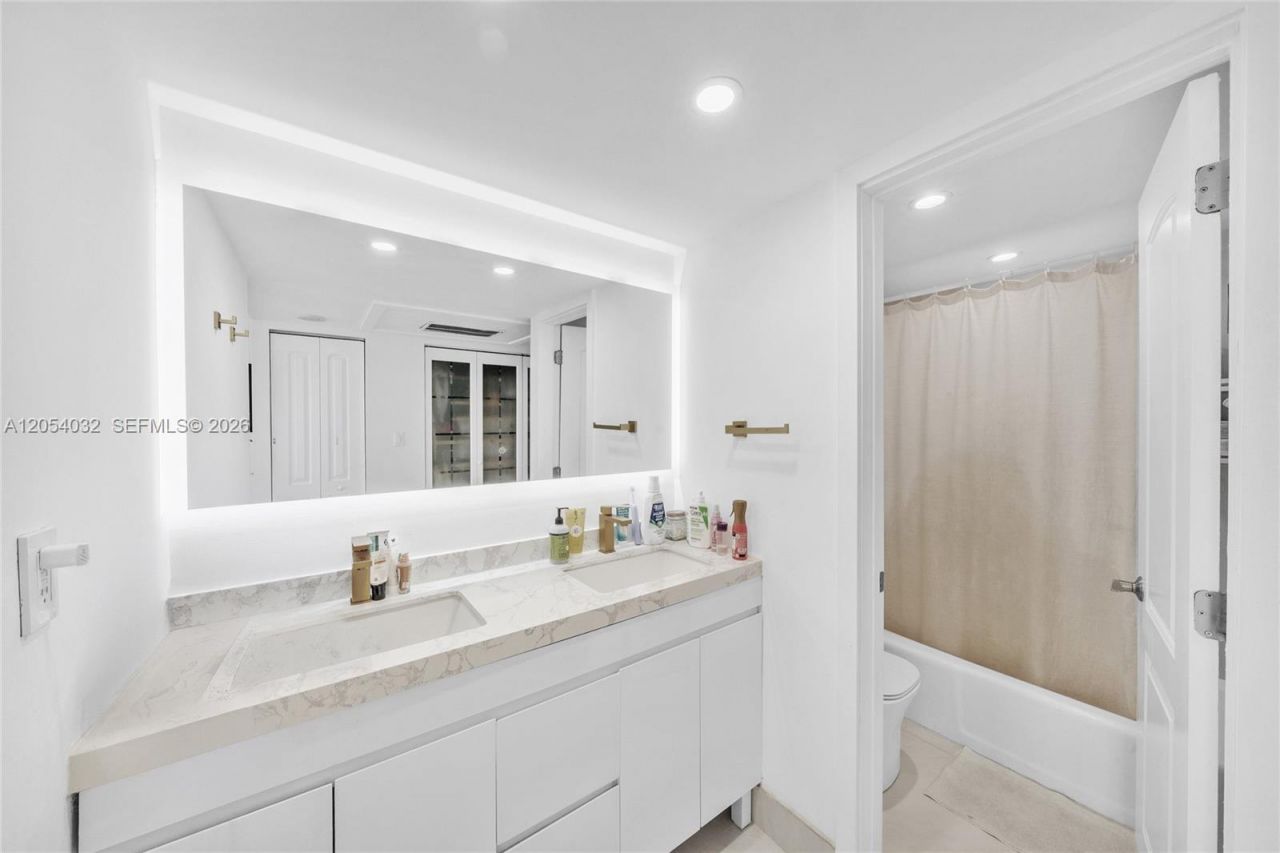 11111 Biscayne Blvd, Unit 5A, Miami, FL 33181 Photo