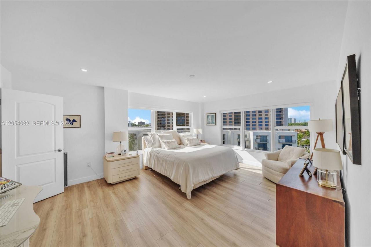 11111 Biscayne Blvd, Unit 5A, Miami, FL 33181 Photo