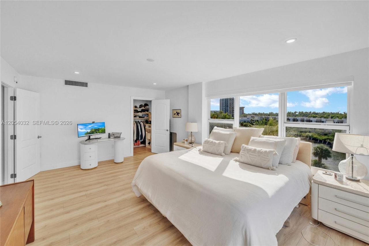 11111 Biscayne Blvd, Unit 5A, Miami, FL 33181 Photo
