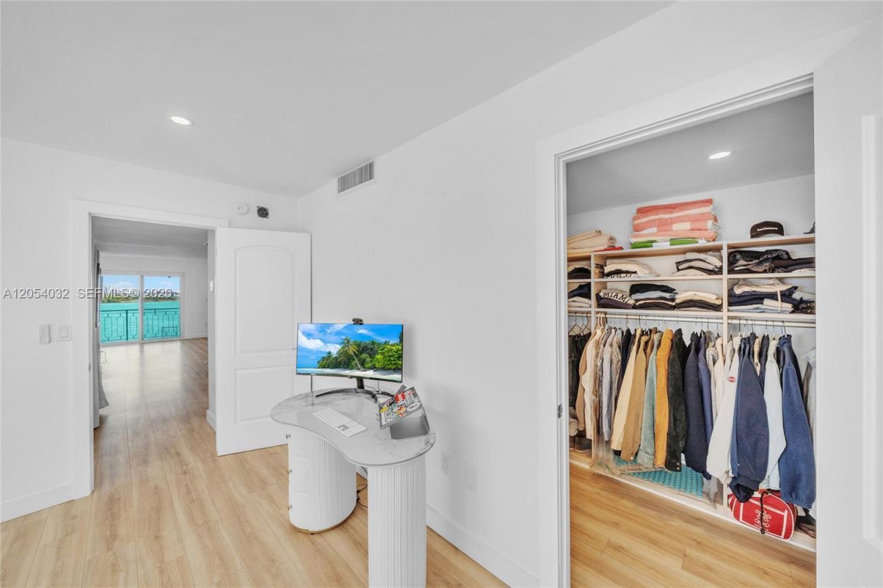 11111 Biscayne Blvd, Unit 5A, Miami, FL 33181 Photo