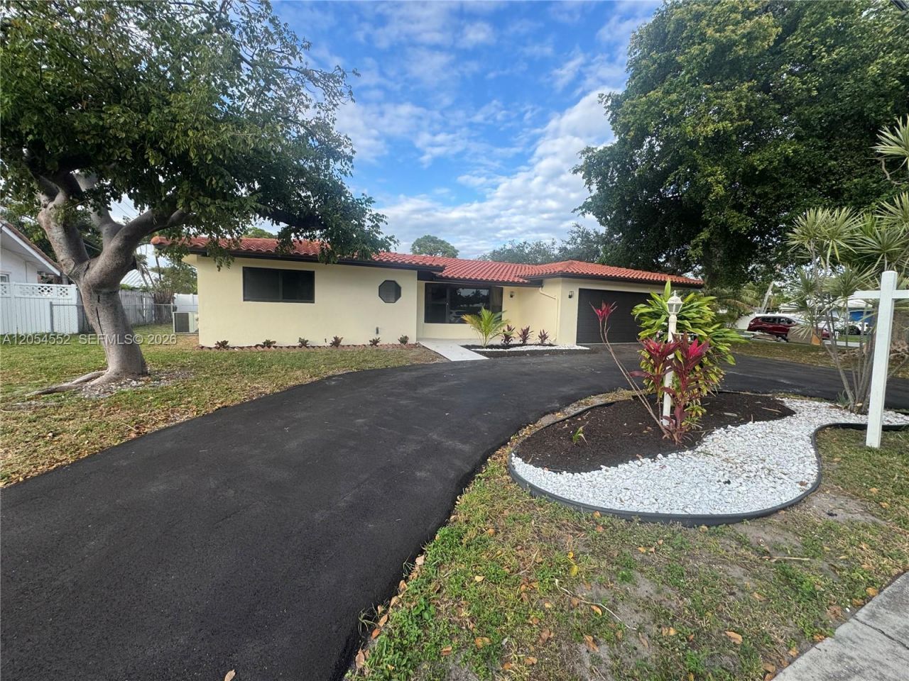 1109 SE 10th St, Deerfield Beach, FL 33441 Photo