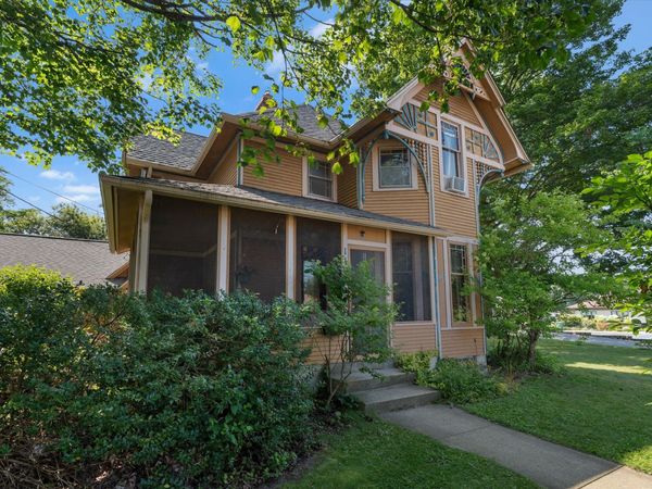 110 S East Street, Cassopolis, MI 49031