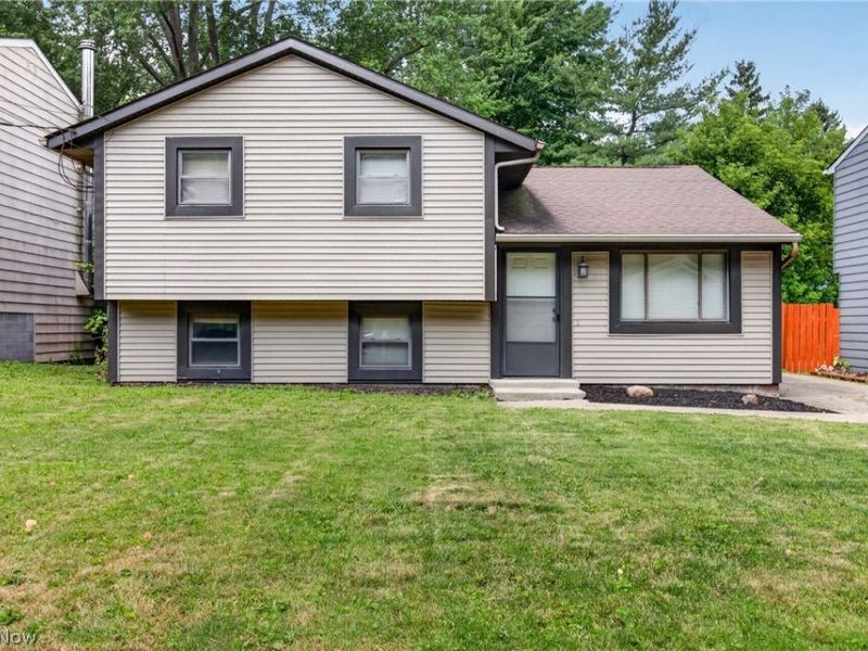 6500 Rosebelle Avenue, North Ridgeville, OH 44039 Photo 2