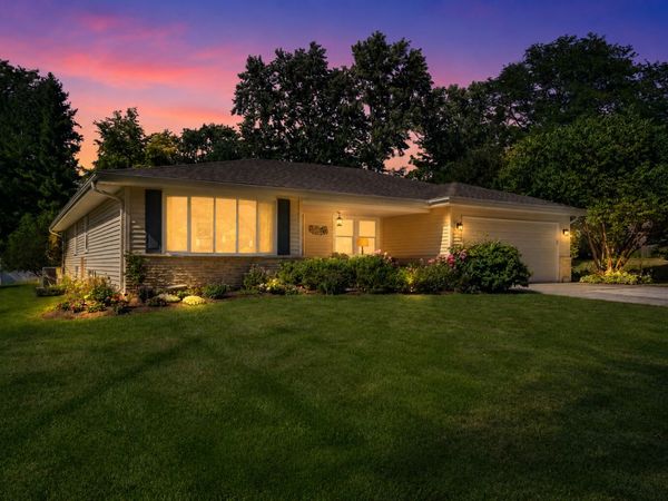 446 Hamilton Drive , Wheaton, IL 60189