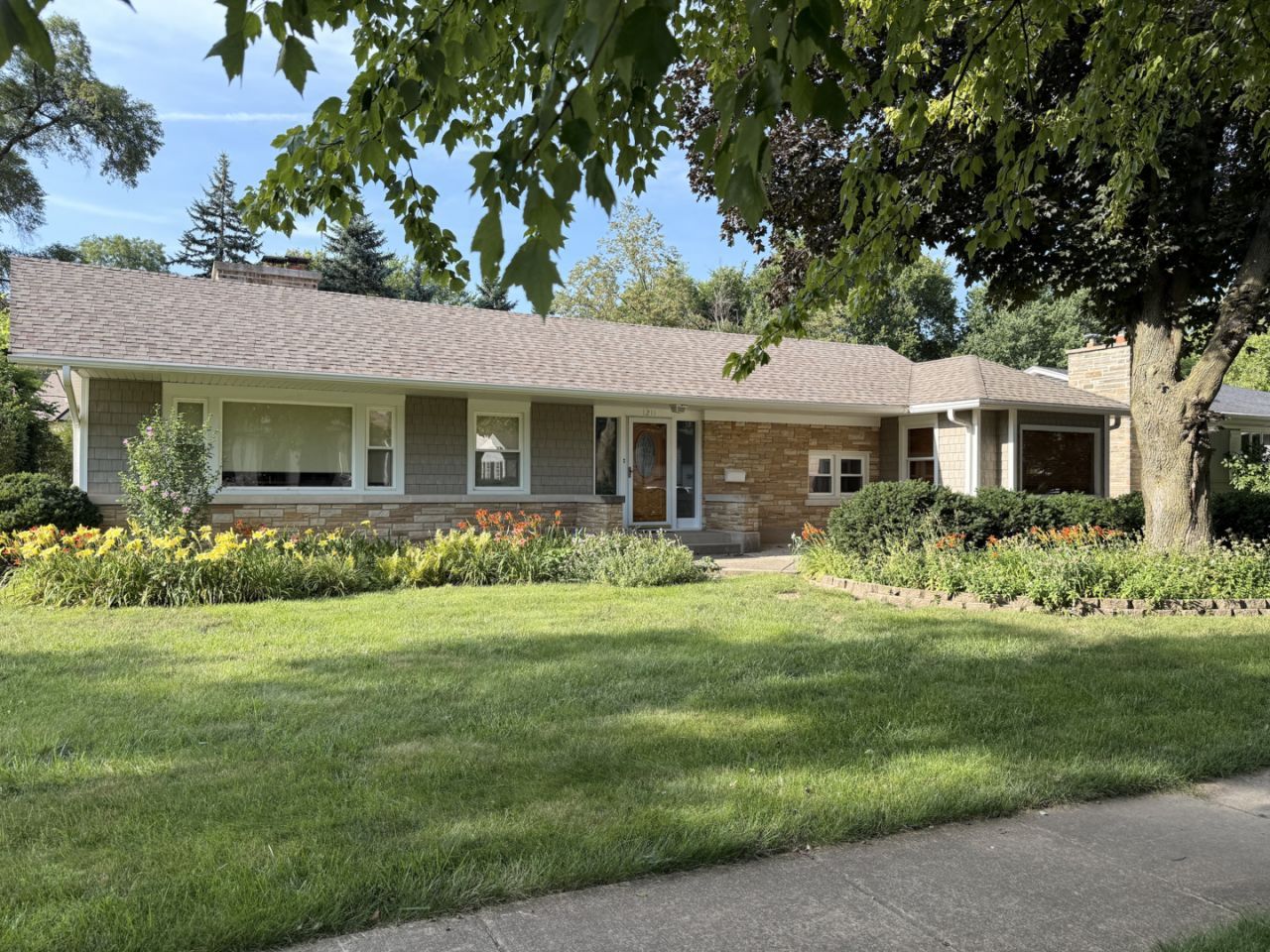 1211 James Street , Geneva, IL 60134