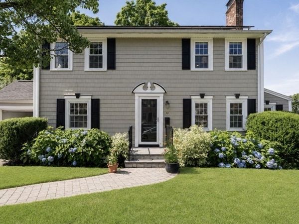 32 Grosvenor Rd, Waltham, MA 02453