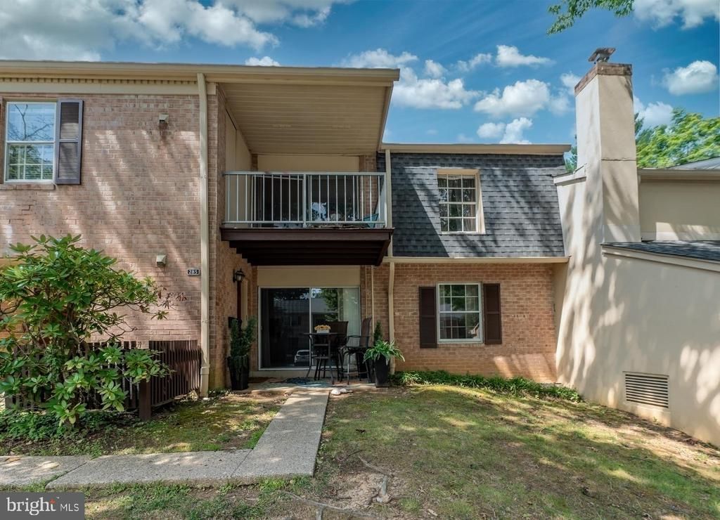 285 OLD FORGE CROSSING , DEVON, PA 19333